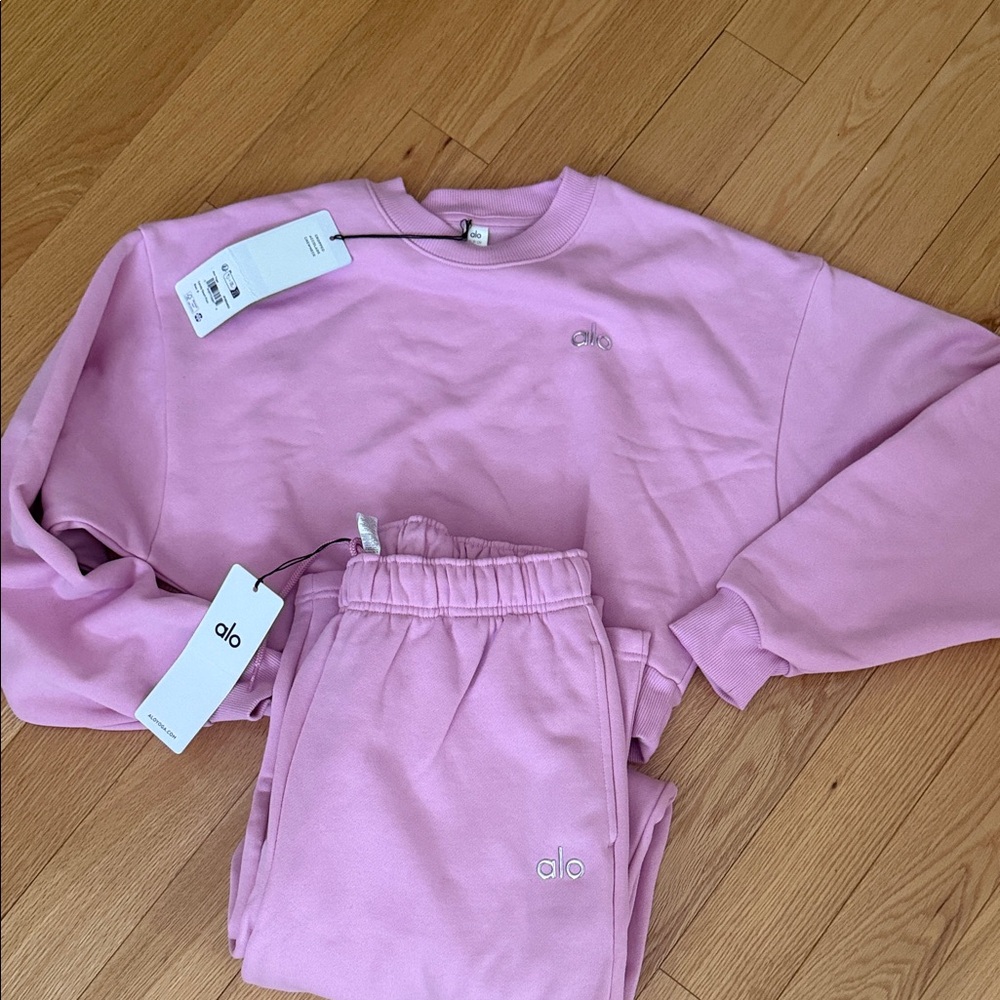 Alo Candy Heart Pink Sweats Set - Crop Crew & Straight Leg - Picture 9 of 9